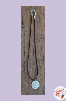 Collier et son pendentif Indochine Sois forte plus forte encore