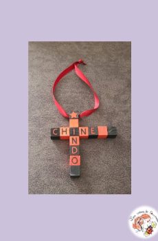 Croix décorative Indochine à suspendre
